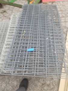 (6) WIRE PALLET RACK DECKING