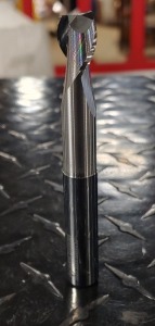 (2) SOLID CARBIDE SQUARE END MILLS