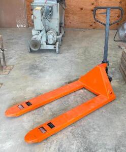 HAULMASTER 2.5 TON PALLET JACK