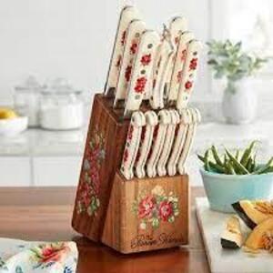 DESCRIPTION: (1) SET OF CUTLERY BRAND/MODEL: PIONEER WOMAN #PWS096881814622 INFORMATION: FLORAL RETAIL$: $62.98 QTY: 1