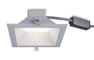 DESCRIPTION: (1) LED HIGH BAY LAMP BRAND/MODEL: GE LIGHTING/93043100 INFORMATION: 120-277VAC/3500K RETAIL$: 303.05 SIZE: 7-3/4"W X 7-3/4" X 2-1/2" QTY