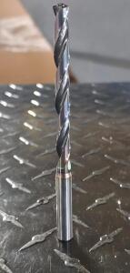 DESCRIPTION: (10) SOLID CARBIDE TAPER LENGTH DRILL BITS BRAND/MODEL: THINNING POINT, COOLANT THRU INFORMATION: OSG 68641182 RETAIL$: $165.82 SIZE: 9/3