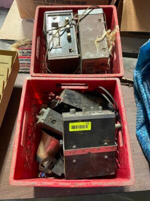 ASSORTED VINTAGE RADIOS AND EQUIPMENT