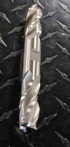 DESCRIPTION: (1) 4 FLUTE HSS DOUBLE END SQ. END MILL INFORMATION: HERTEL 87151270 RETAIL$: $18.66 SIZE: 3/4" SHANK/CUT, 1*5/8 LOC QTY: 1