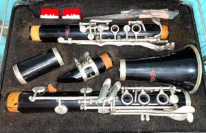 SELMER BUNDY CLARINET W/ CASE