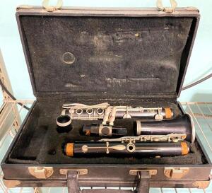 VITO KENOSHA CLARINET W/ CASE