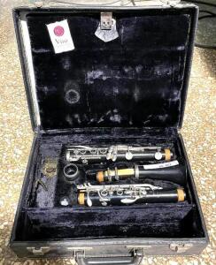 VITO RESO-TONE CLARINET W/ CASE