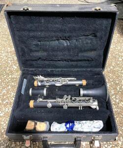 ARMSTRONG CLARINET W/ CASE