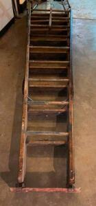 10' WOODEN LADDER