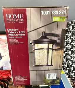 MEDIUM EXTEROR LED WALL LANTERN