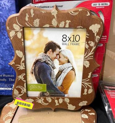 8" X 10" PICTURE FRAMES (2 PACK)