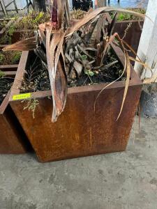 22" X 22" METAL PLANTER