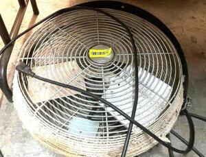 FLOOR FAN