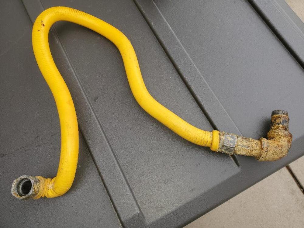 (2) QUICK CONNECT GAS LINES ( YELLOW)