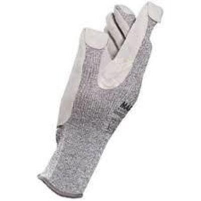 DESCRIPTION: (12) SAFETY GLOVES BRAND/MODEL: MAPA #832419 INFORMATION: GREY RETAIL$: $6.00 EA SIZE: SIZE 11 QTY: 12