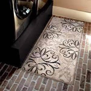 DESCRIPTION: (1) AREA RUG BRAND/MODEL: BETTER HOMES AND GARDENS #279245 INFORMATION: Medallion RETAIL$: $140.00 SIZE: 26"X 66" QTY: 1