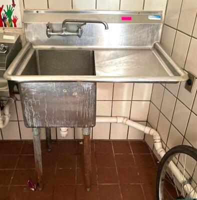 DESCRIPTION: 1-COMPARTMENT STAINLESS SINK WITH DRAINBOARD ADDITIONAL INFORMATION OFF SITE PICK UP ONE DAY REMOVAL FOR THIS ITEM. LOCATION: 4258 SCHILL