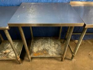 DESCRIPTION: 30" X 24" STAINLESS TABLE W/ GALV UNDER SHELF SIZE: 30" X 24" LOCATION: BAY 7 QTY: 1