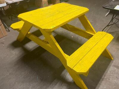 DESCRIPTION: 48" WOODEN PICNIC TABLE W/ BENCH SEAT - YELLOW SIZE: 48" LONG LOCATION: BAY 6 QTY: 1