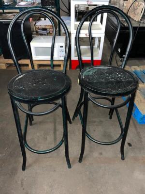 DESCRIPTION: (6) 30" METAL BAR STOOLS. LOCATION: BAY 7 THIS LOT IS: SOLD BY THE PIECE QTY: 6