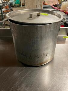 DESCRIPTION: 32 QT ALUMINUM STOCK POT W/ LID SIZE: 32 QT LOCATION: BAY 7 QTY: 1