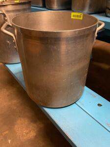 DESCRIPTION: 32 QT ALUMINUM STOCK POT SIZE: 32 QT LOCATION: BAY 7 QTY: 1