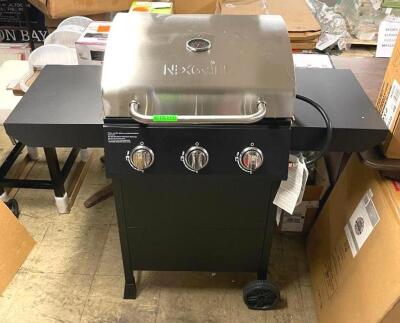 3-BURNER PROPANE GAS GRILL IN BLACK AND STAINLESS STEEL