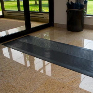 INDOOR/OUTDOOR BLACK RUBBER RUNNER MAT