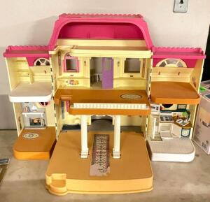 FOLD-UP DOLL HOUSE