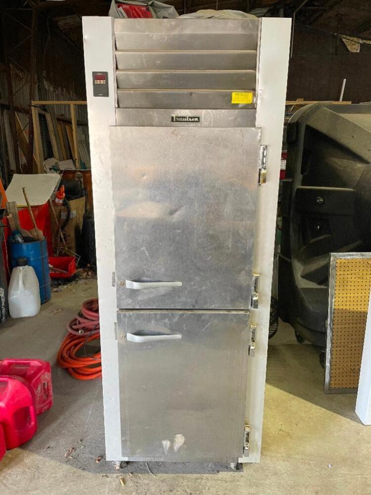 TRAULSEN G12000 SPLIT DOOR COMMERCIAL FREEZER 4