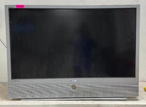 DESCRIPTION: SAMSUNG 50" HDTV REAR PROJECTION DLP TV BRAND/MODEL: SAMSUNG HL-P5063W LOCATION: DOWNSTAIRS QTY: 1