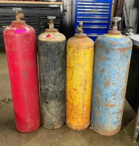 DESCRIPTION: (4) ACETYLENE CYLINDER GAS TANKS LOCATION: SHOP QTY: 4