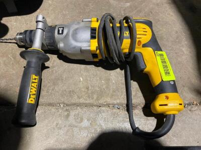 DESCRIPTION: DEWALT DWD520 VSR HAMMER DRILL BRAND/MODEL: DEWALT DWD520 LOCATION: SHOP QTY: 1