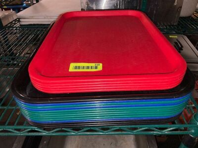 (15) ASSORTED PLASTIC TRAYS.