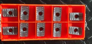 DESCRIPTION: (30) CARBIDE MILLING INSERTS BRAND/MODEL: SANDVIK COROMANT/LPMH 25 06 10-PM INFORMATION: 90 DEGREE LEAD ANGLE, RH CUTTING DIRECTION RETAI