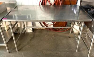 DESCRIPTION: 5' STAINLESS STEEL TABLE INFORMATION: WELDED LEGS SIZE: 60"X36" QTY: 1