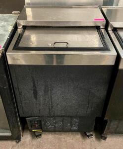 DESCRIPTION: 2' SHALLOW WELL BOTTLE COOLER BRAND/MODEL: GLASTENDER ST24-B SIZE: 24" QTY: 1