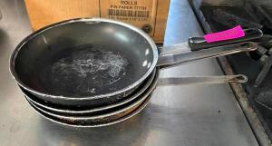 DESCRIPTION: (4) 10" FRY PANS QTY: 4