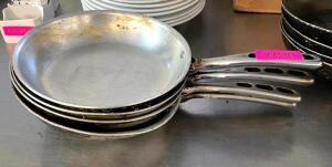 DESCRIPTION: (4) 10" FRY PANS QTY: 4