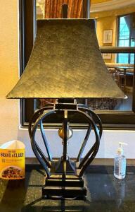 DESCRIPTION: DECORATIVE METAL LAMP QTY: 1