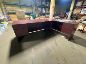 (1) WOOD SHELL RIGHT HAND DESK