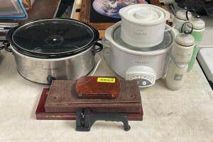 LARGE GROUP OF KITCHEN APPLIANCES