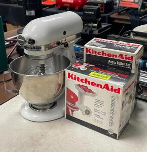 KITCHEN AID MIXER AND ACCESSORY SET