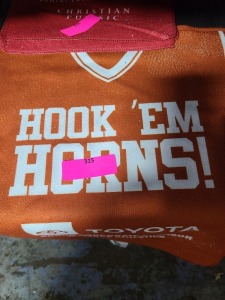 DESCRIPTION: (5) RALLY TOWELS BRAND/MODEL: HOOK EM HORNS QTY: 5