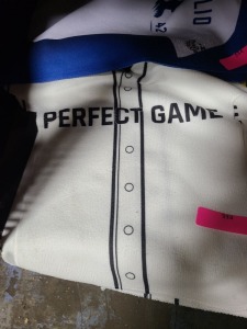 DESCRIPTION: (5) RALLY TOWELS BRAND/MODEL: PERFECT GAME QTY: 5