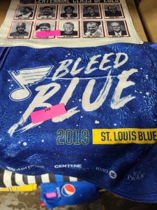 DESCRIPTION: (5) RALLY TOWELS BRAND/MODEL: ST. LOUIS BLUES QTY: 5