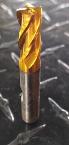 DESCRIPTION: (1) HSS SQ. END MILL BRAND/MODEL: HERTEL 41120023 RETAIL$: $20.99 SIZE: 3.8" DIAM 3/4" LOC QTY: 1