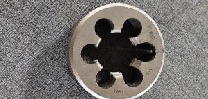 DESCRIPTION: (1) HSS ROUND ADJUSTABLE DIE BRAND/MODEL: INTERSTATE 03776630 RETAIL$: $83.86 SIZE: 1-8 UNC QTY: 1