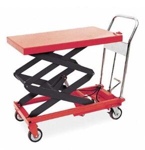 DESCRIPTION: (1) MANUAL MOBILE SCISSOR-LIFT TABLE BRAND/MODEL: DAYTON/3KR47 INFORMATION: LOAD CAPACITY: 800 LBS/RED RETAIL$: 1,499.46 SIZE: 13-1/2-51"