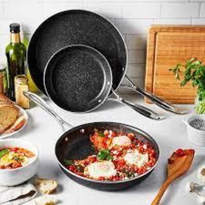 DESCRIPTION: (1) ULTRA DURABLE NONSTICK 3 PIECE PAN SET BRAND/MODEL: HENCKELS #1424569 INFORMATION: BLACK RETAIL$: $104.89 EA QTY: 1